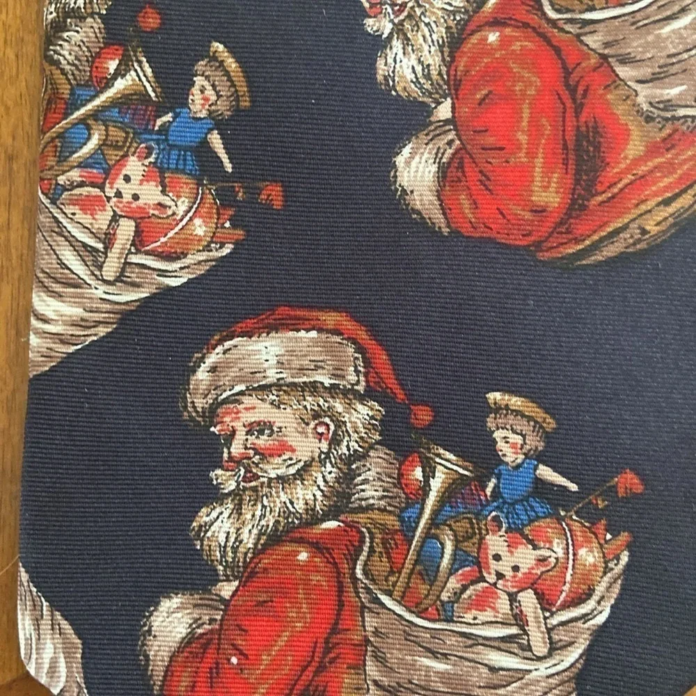 Vintage Christmas Santa Clause Mervyns Cambridge Classic Winter 100% Silk Tie